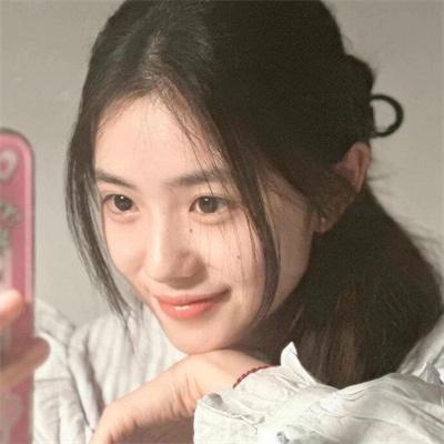 触碰的双手